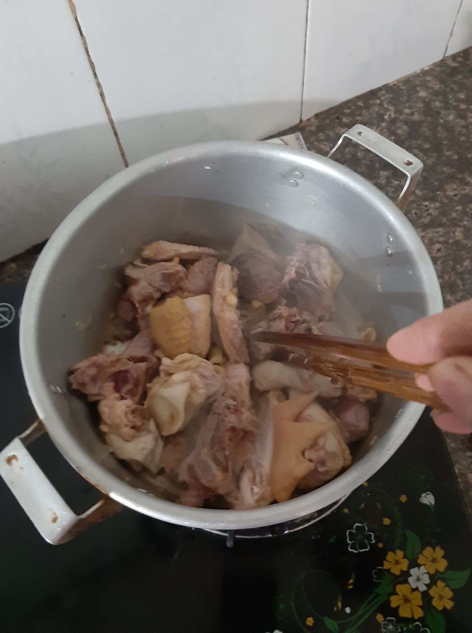 Cuộc thi B&ecirc;n nhau ng&agrave;y Tết: Hương vị của biển v&agrave; rừng trong m&acirc;m cơm Tết của mẹ - Ảnh 2.