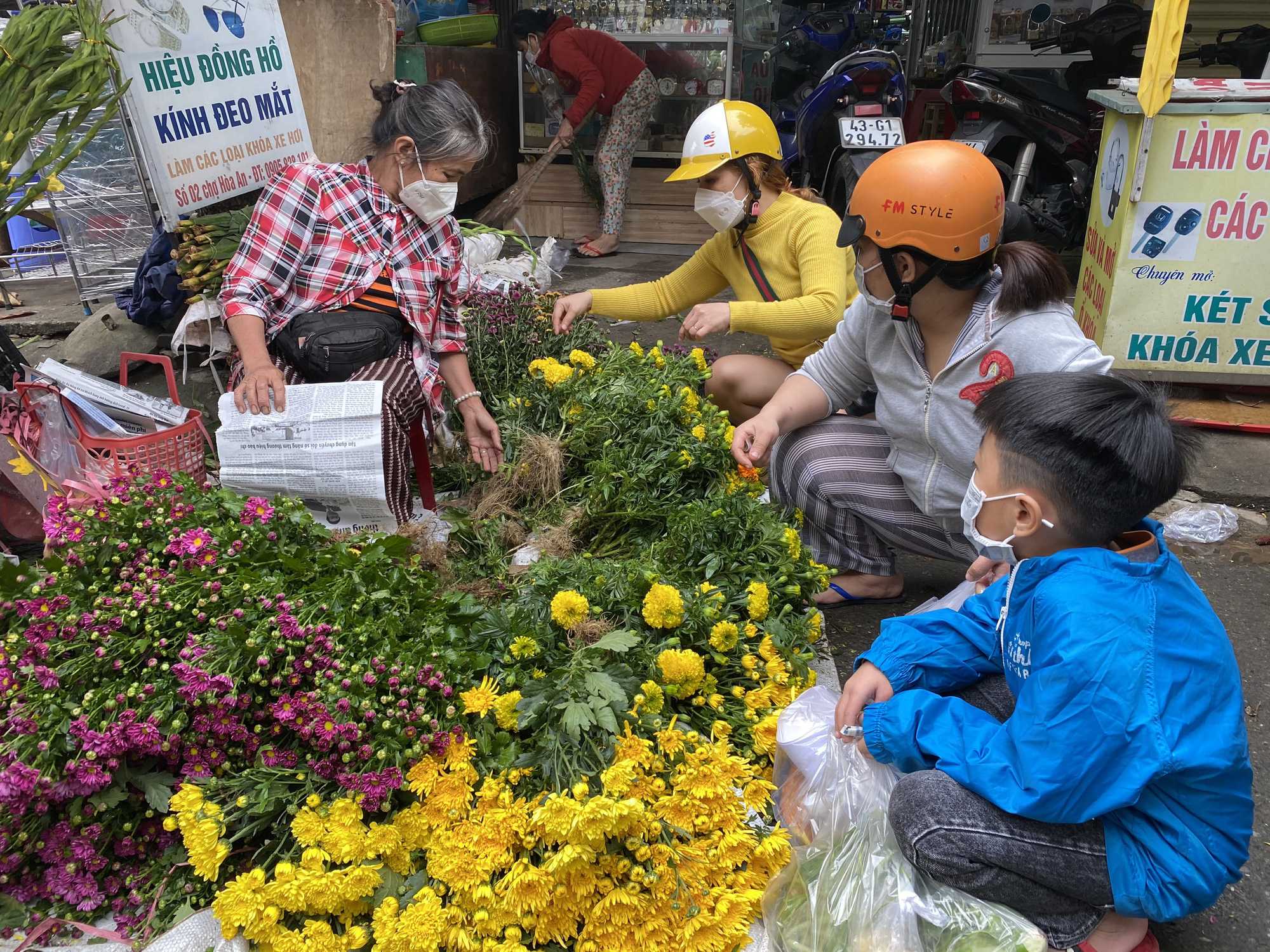 Đà Nẵng: Chợ đông nghịt ngày cuối năm, giá cả tăng chóng mặt - Ảnh 10.
