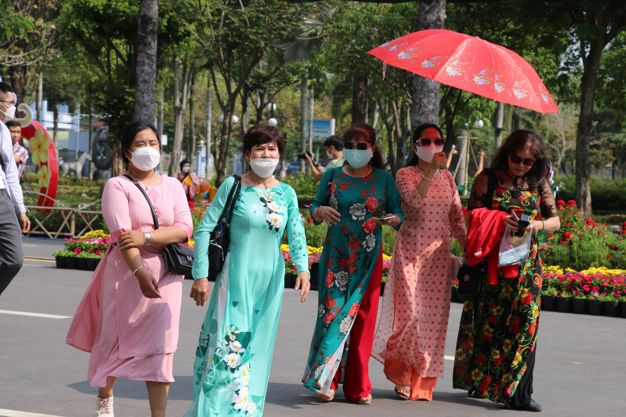 Rực rỡ đường hoa Xu&acirc;n &ldquo;Sen tr&ecirc;n phố&rdquo; ở Đồng Th&aacute;p - Ảnh 17.