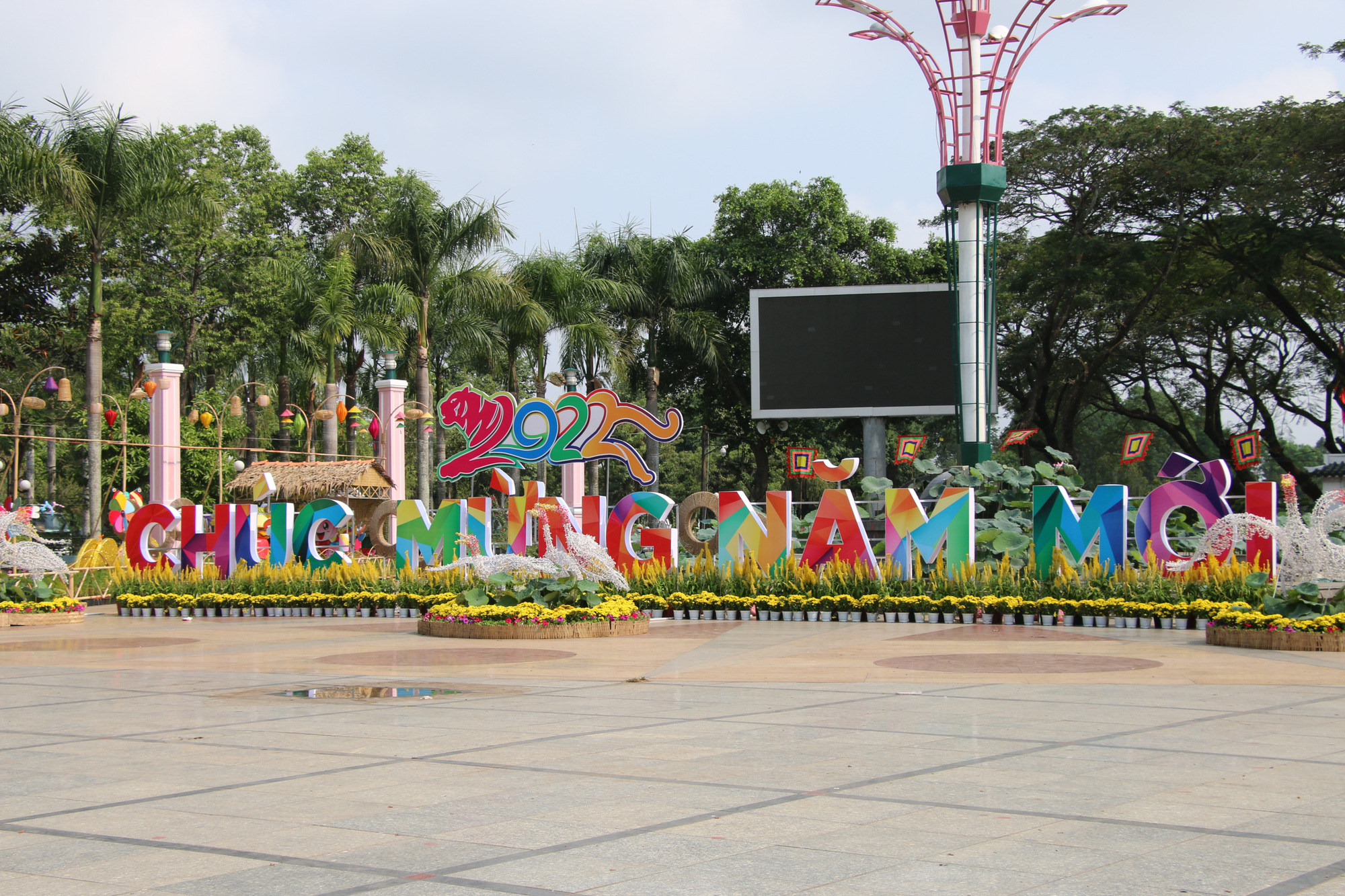 Rực rỡ đường hoa Xu&acirc;n &ldquo;Sen tr&ecirc;n phố&rdquo; ở Đồng Th&aacute;p - Ảnh 20.