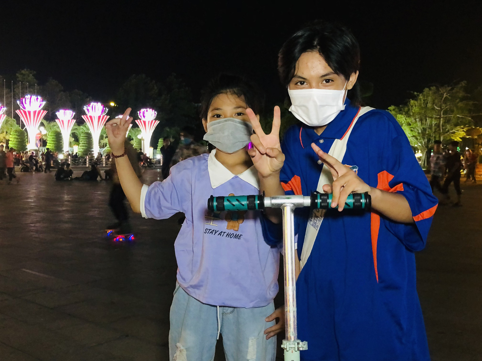 Người d&acirc;n khắp nơi h&aacute;o hức ch&agrave;o đ&oacute;n năm mới - Ảnh 33.