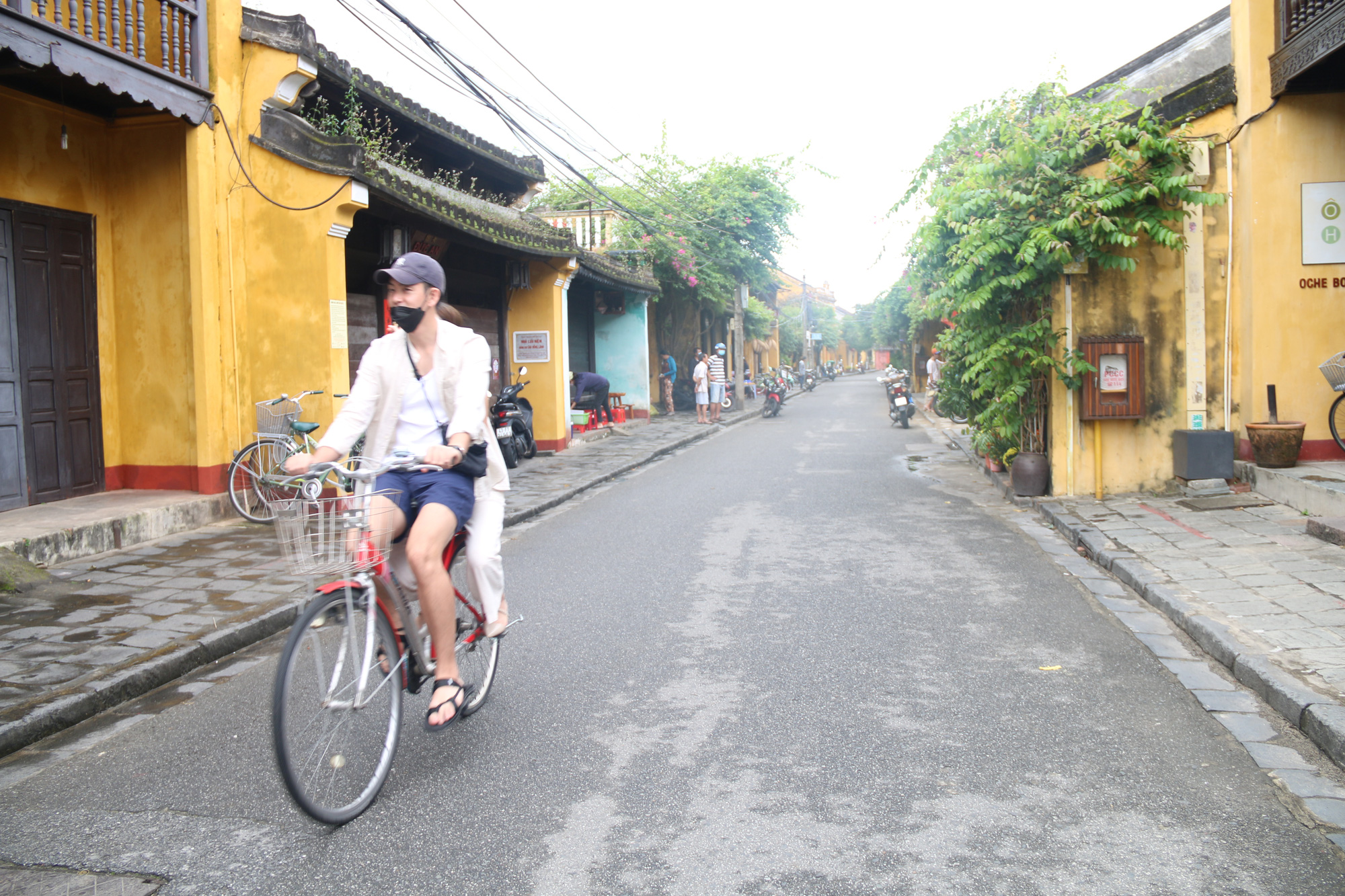 Du khách du xuân phố cổ Hội An - Ảnh 4.