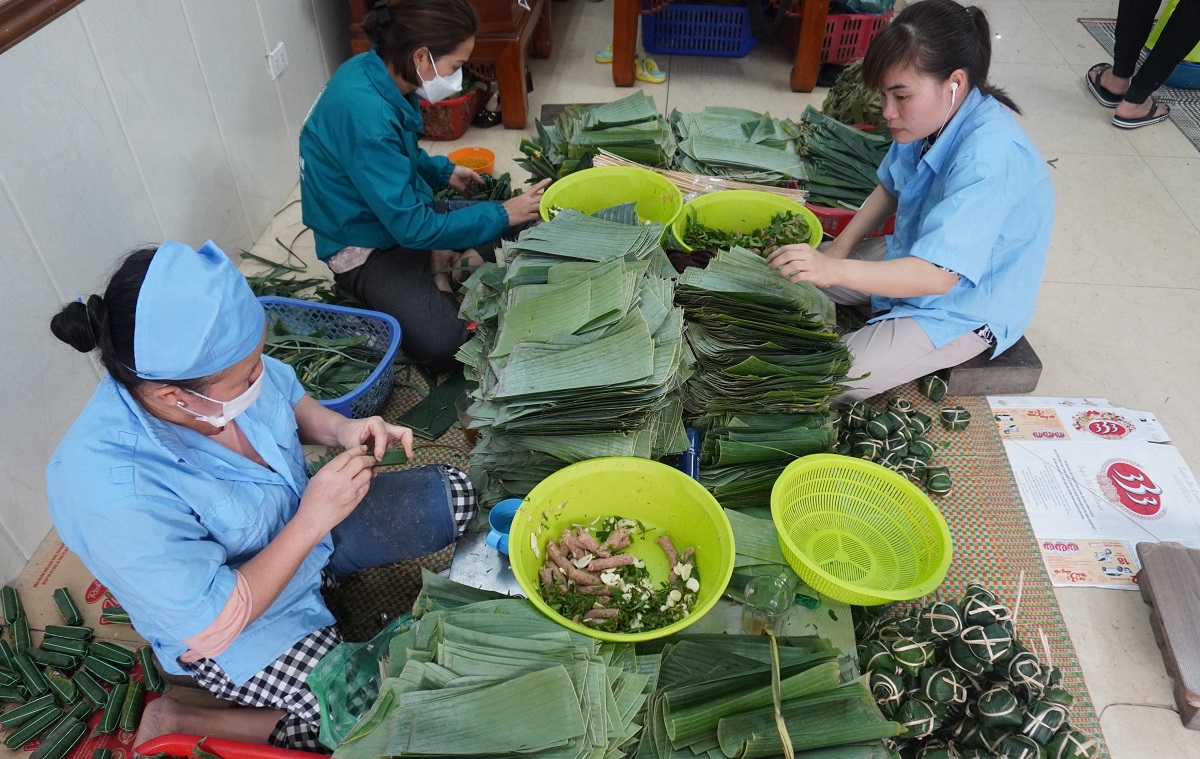 Nem chua - đặc sản xứ Thanh tăng giá chóng mặt ngày Tết - Ảnh 1.