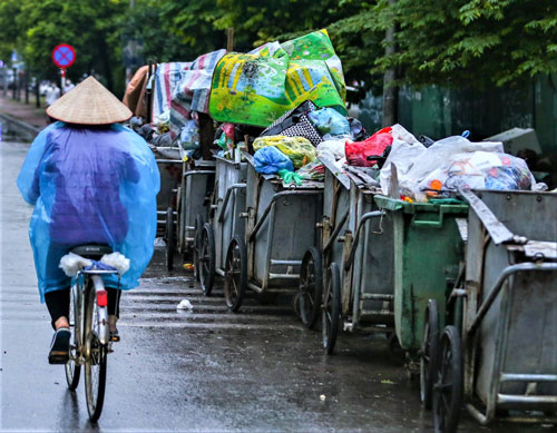 T&agrave;i nguy&ecirc;n r&aacute;c đang bị l&atilde;ng ph&iacute; rất lớn - Ảnh 2.