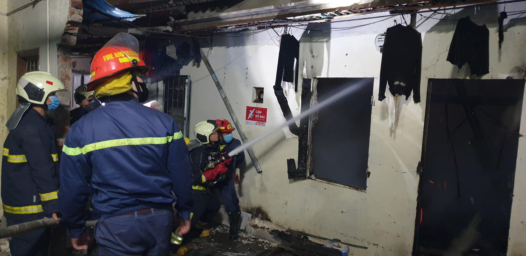 Nổ b&igrave;nh gas trong đ&ecirc;m, 3 người tử vong - Ảnh 3.