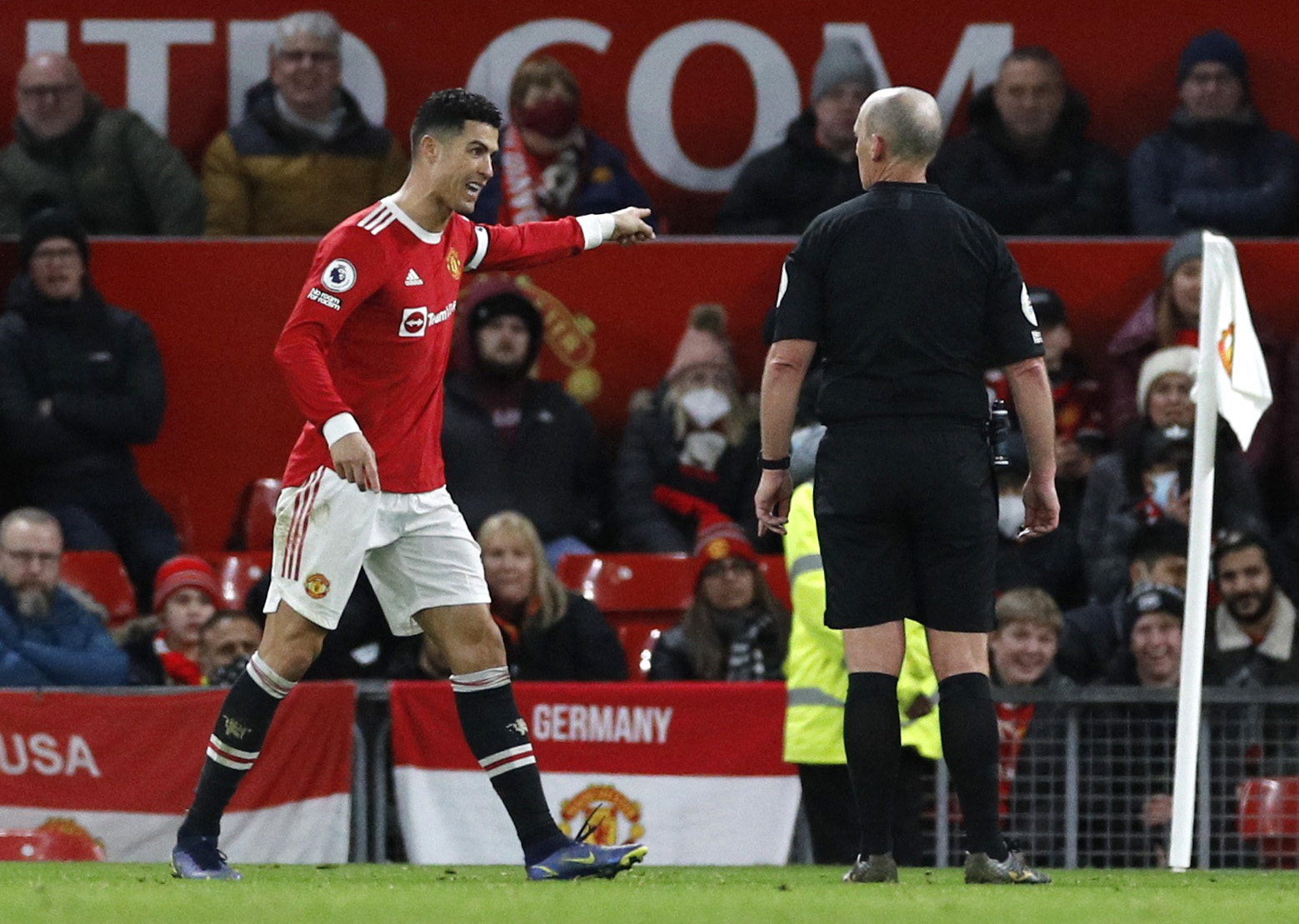 Man United thua sốc Wolverhampton tại nh&agrave; h&aacute;t Old Trafford - Ảnh 4.