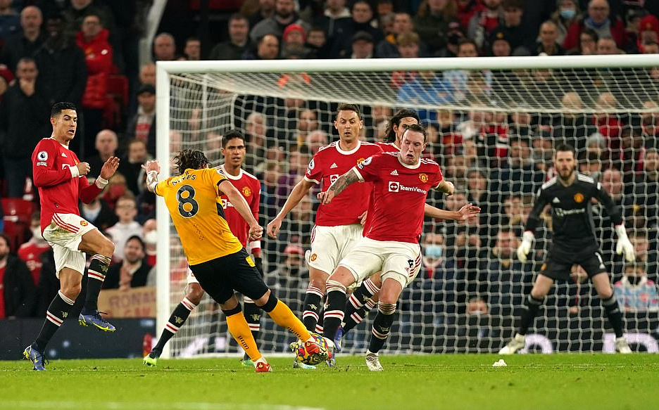 Man United thua sốc Wolverhampton tại nh&agrave; h&aacute;t Old Trafford - Ảnh 1.
