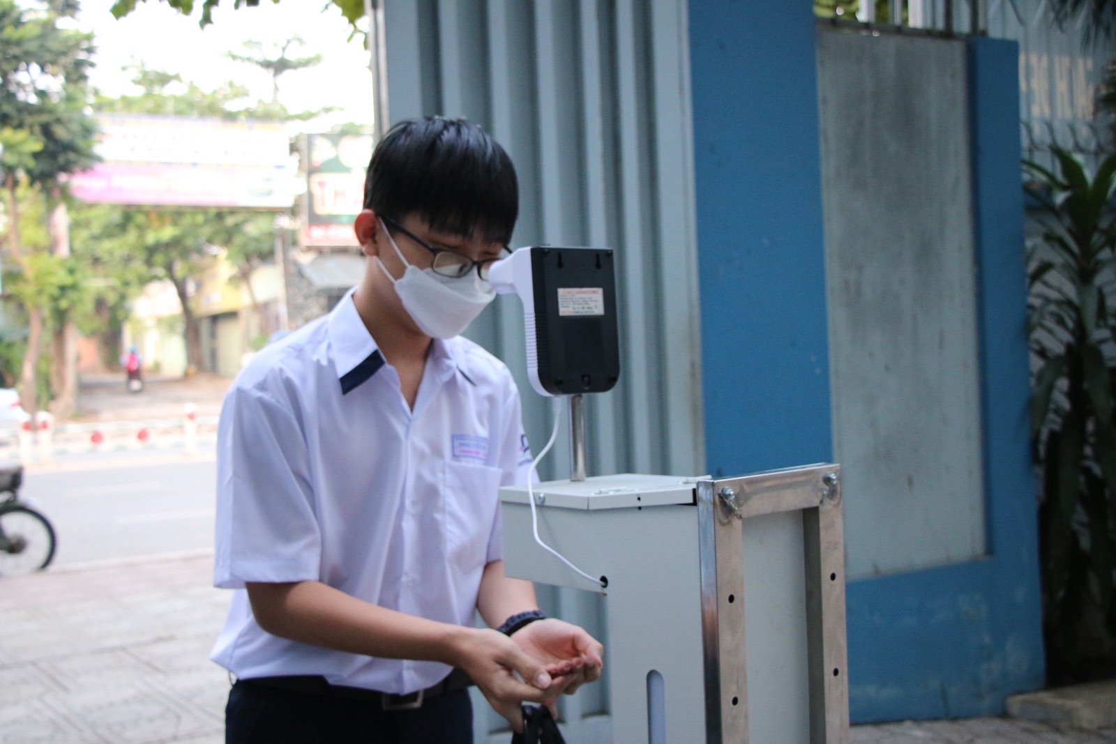 TP HCM: Gần 680.000 học sinh lớp 7, 8, 10, 11 đến trường - Ảnh 1.