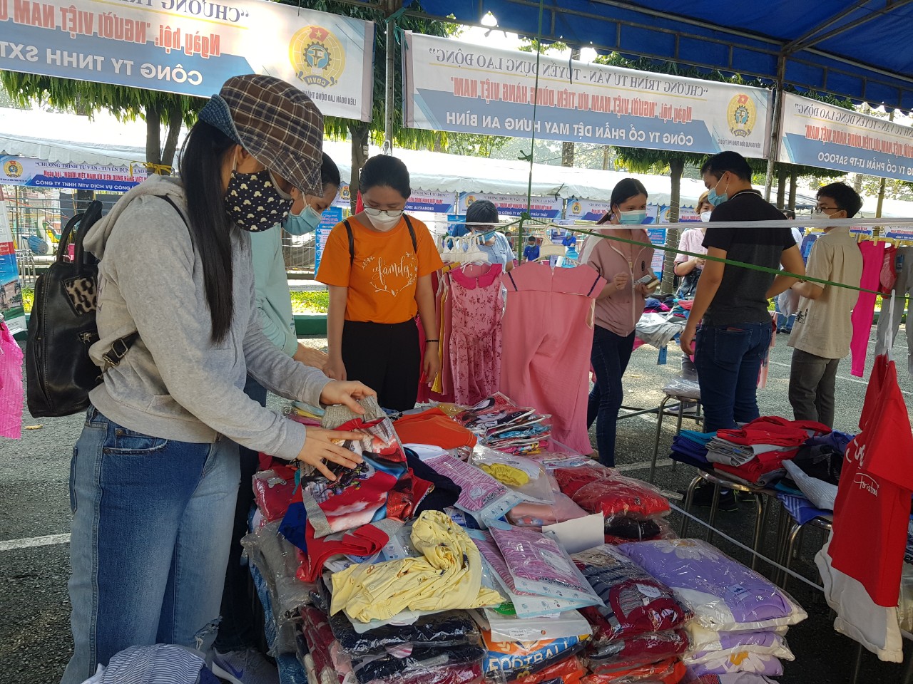 Công đoàn Thành phố Hồ Chí Minh: Dành hơn 700 tỉ đồng chăm lo Tết cho đoàn viên- lao động - Ảnh 5.