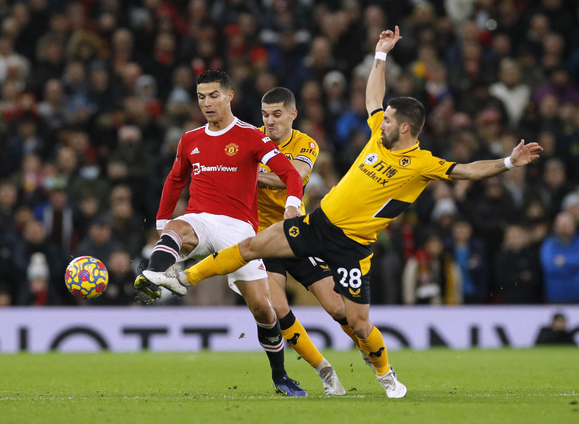 Man United thua sốc Wolverhampton tại "nhà hát" Old Trafford