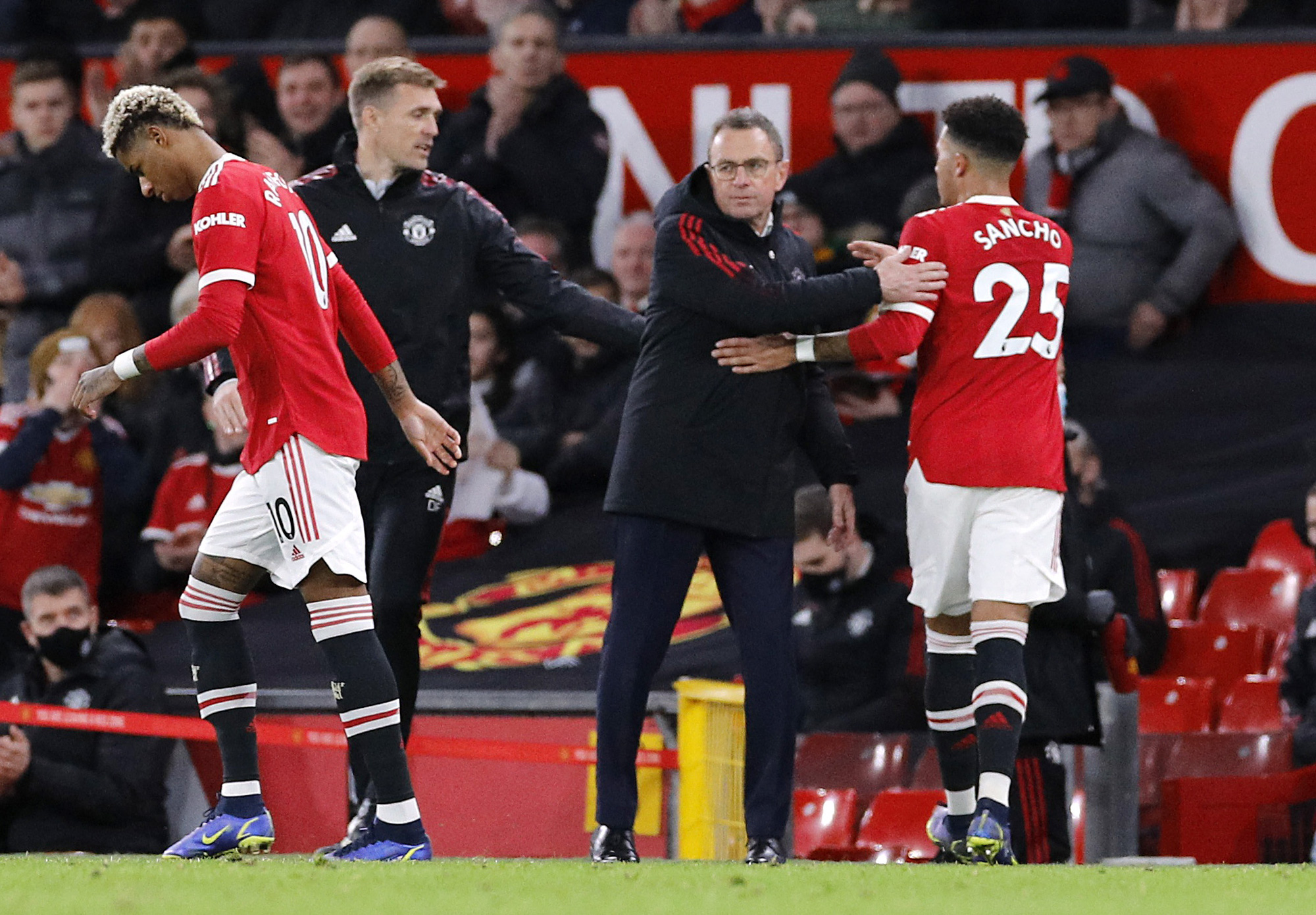 Man United thua sốc Wolverhampton tại nh&agrave; h&aacute;t Old Trafford - Ảnh 7.