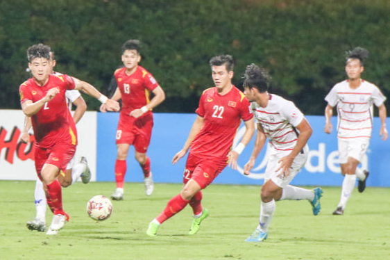 Son Heung-min đoạt Quả b&oacute;ng v&agrave;ng ch&acirc;u &Aacute;, Tiến Linh số 1 Đ&ocirc;ng Nam &Aacute; - Ảnh 4.
