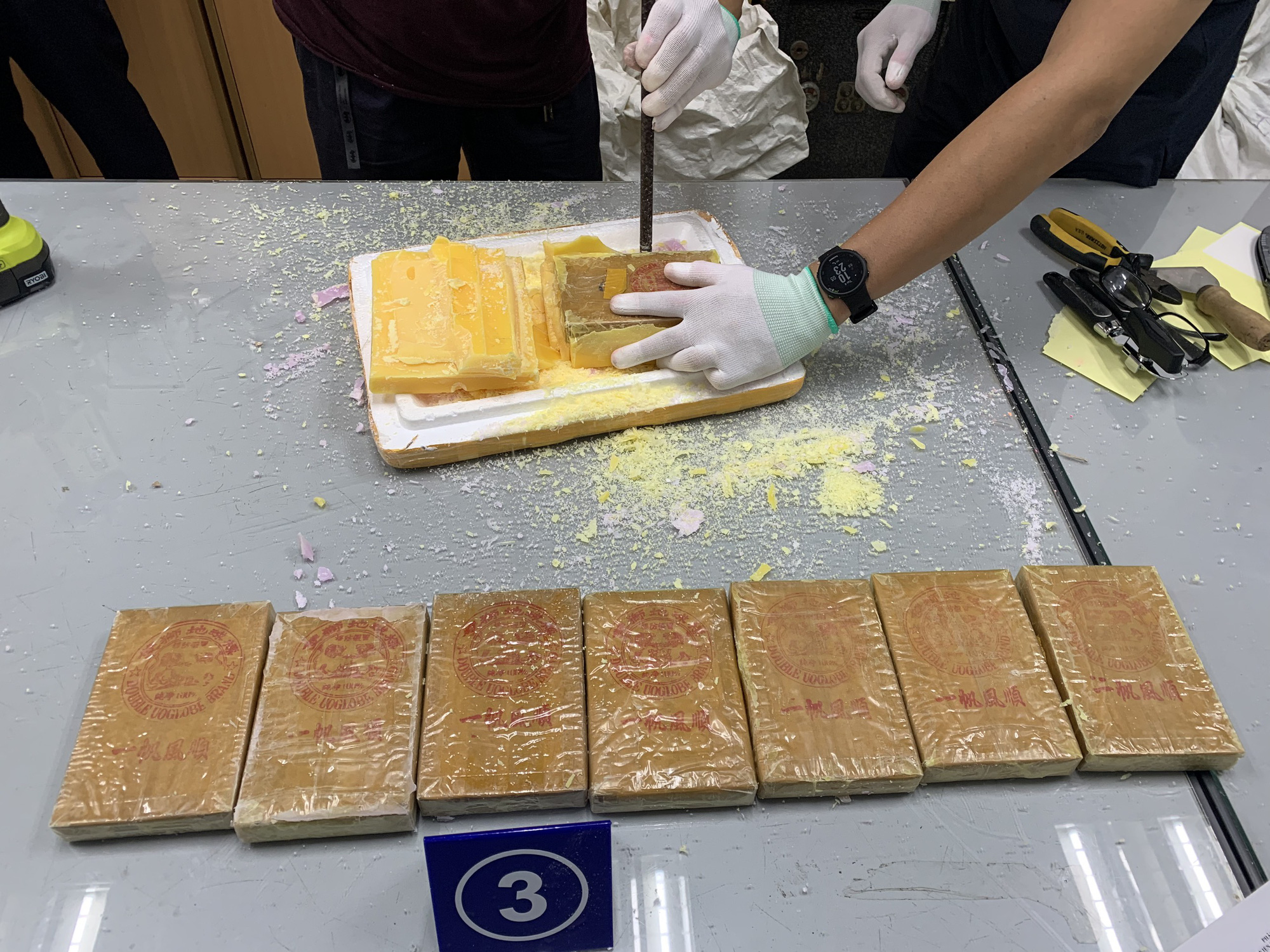 TP HCM: Thu giữ hơn 40 kg ma túy và cần sa trong bưu kiện, kiện hàng xuất nhập khẩu