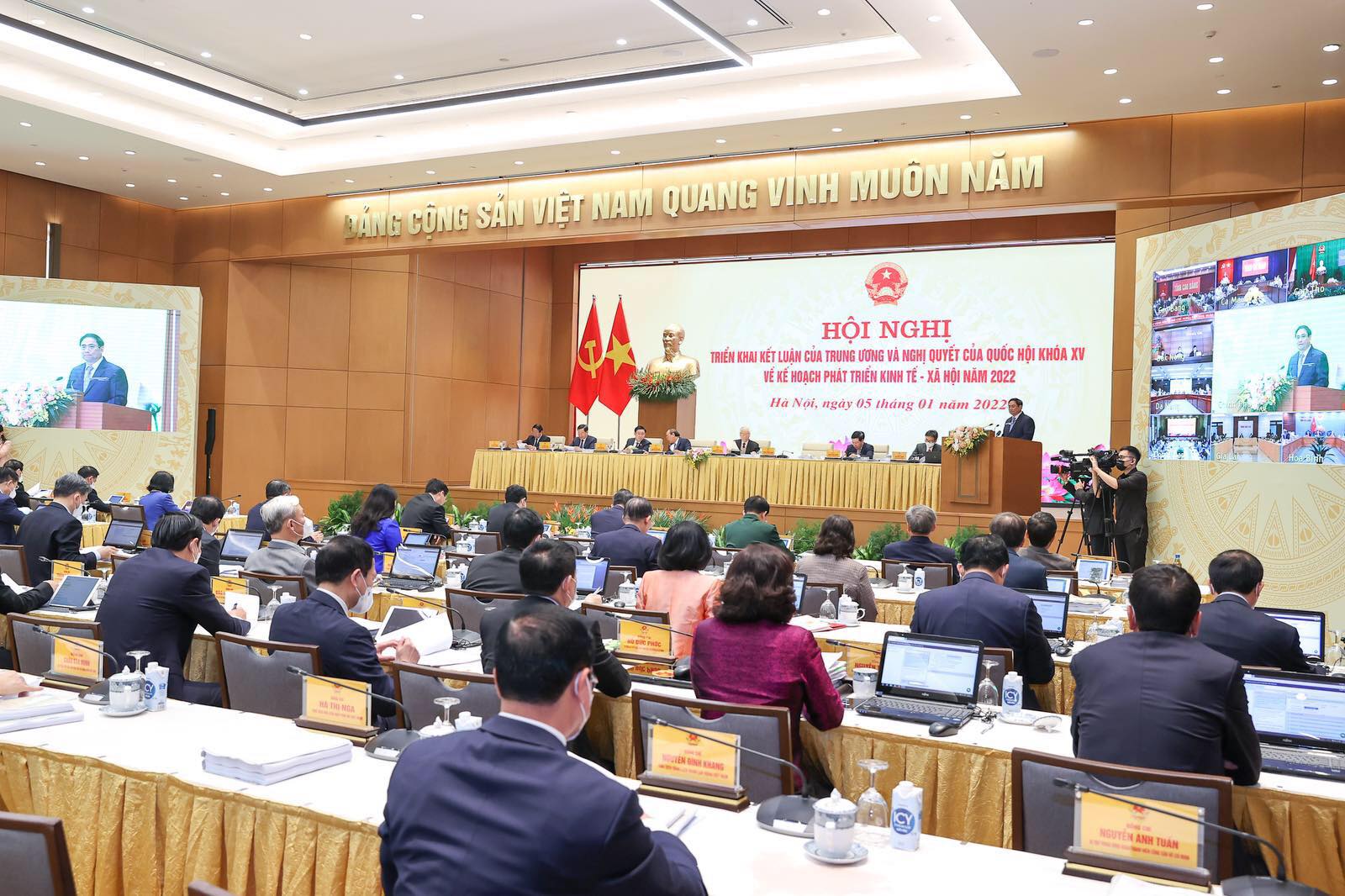 Tổng B&iacute; thư: Ưu ti&ecirc;n h&agrave;ng đầu năm 2022 l&agrave; kiểm so&aacute;t dịch bệnh v&agrave; phục hồi kinh tế - Ảnh 2.