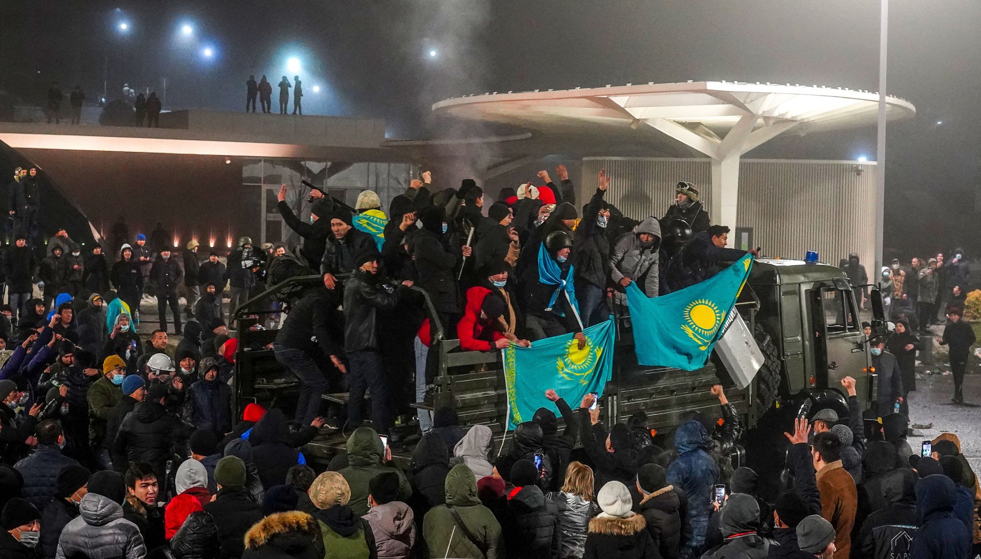 Lính dù Nga đã đến Kazakhstan - Ảnh 3.