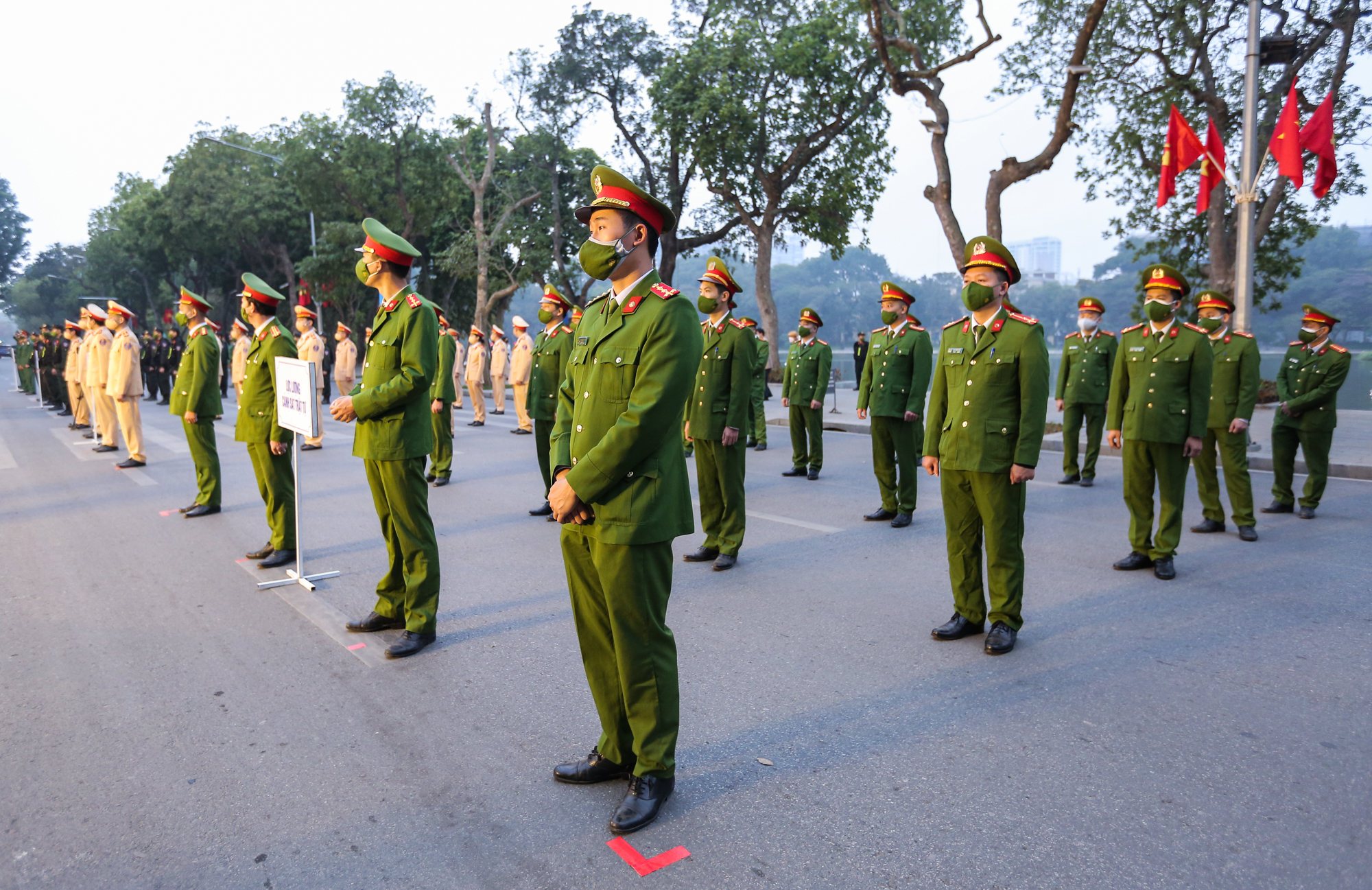 Kh&ocirc;ng để bất kỳ người d&acirc;n n&agrave;o kh&ocirc;ng được về ăn tết với gia đ&igrave;nh do thiếu phương tiện vận tải - Ảnh 4.