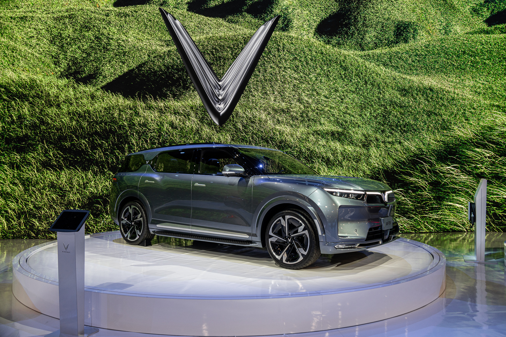 Cận cảnh 5 mẫu xe điện vừa được VinFast giới thiệu tại triển lãm CES 2022 ở Mỹ - Ảnh 7.
