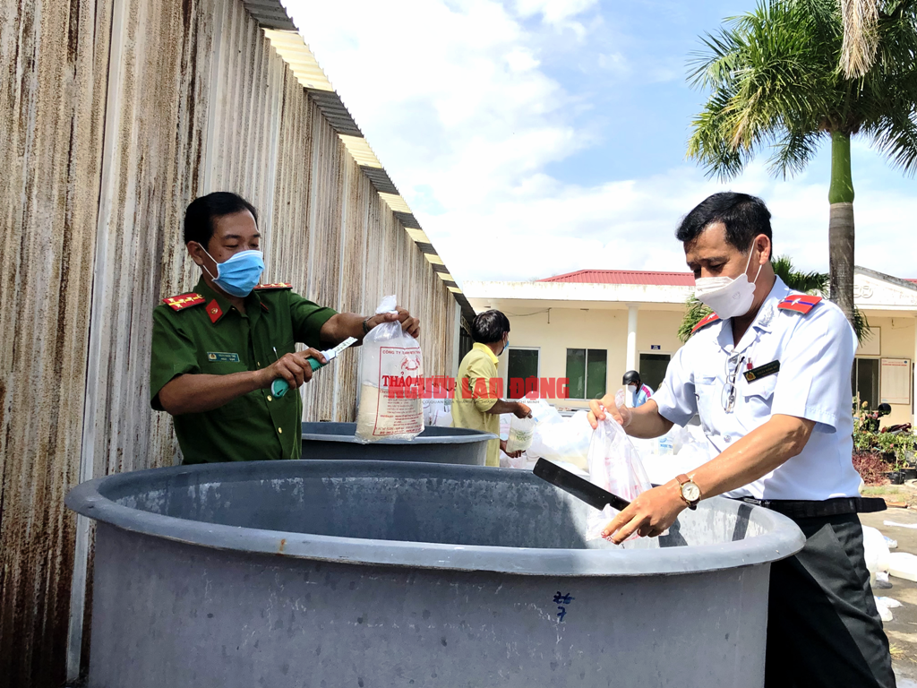 Bạc Liêu tiêu hủy gần 5,3 triệu con tôm giống từ Ninh Thuận và Khánh Hòa
