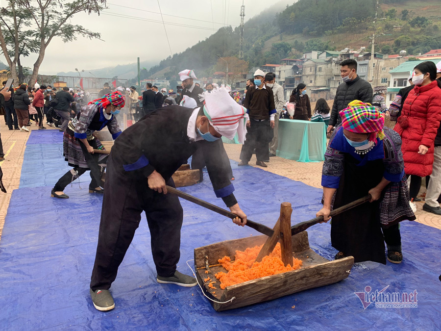 Độc đ&aacute;o Lễ hội gi&atilde; b&aacute;nh d&agrave;y ở v&ugrave;ng cao M&ugrave; Cang Chải - Ảnh 2.