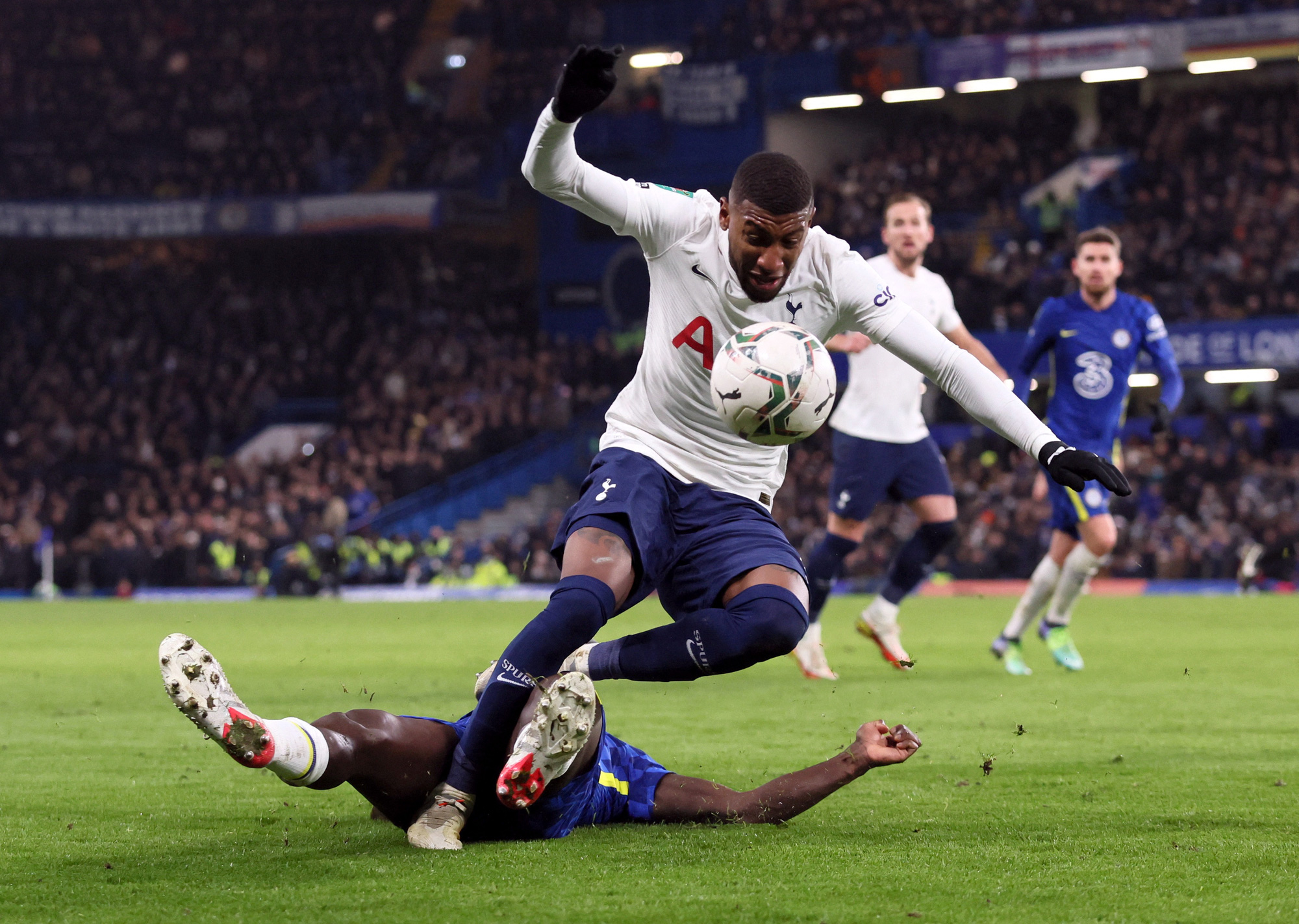Tottenham thua thảm, Chelsea cầm chắc v&eacute; chung kết League Cup - Ảnh 3.