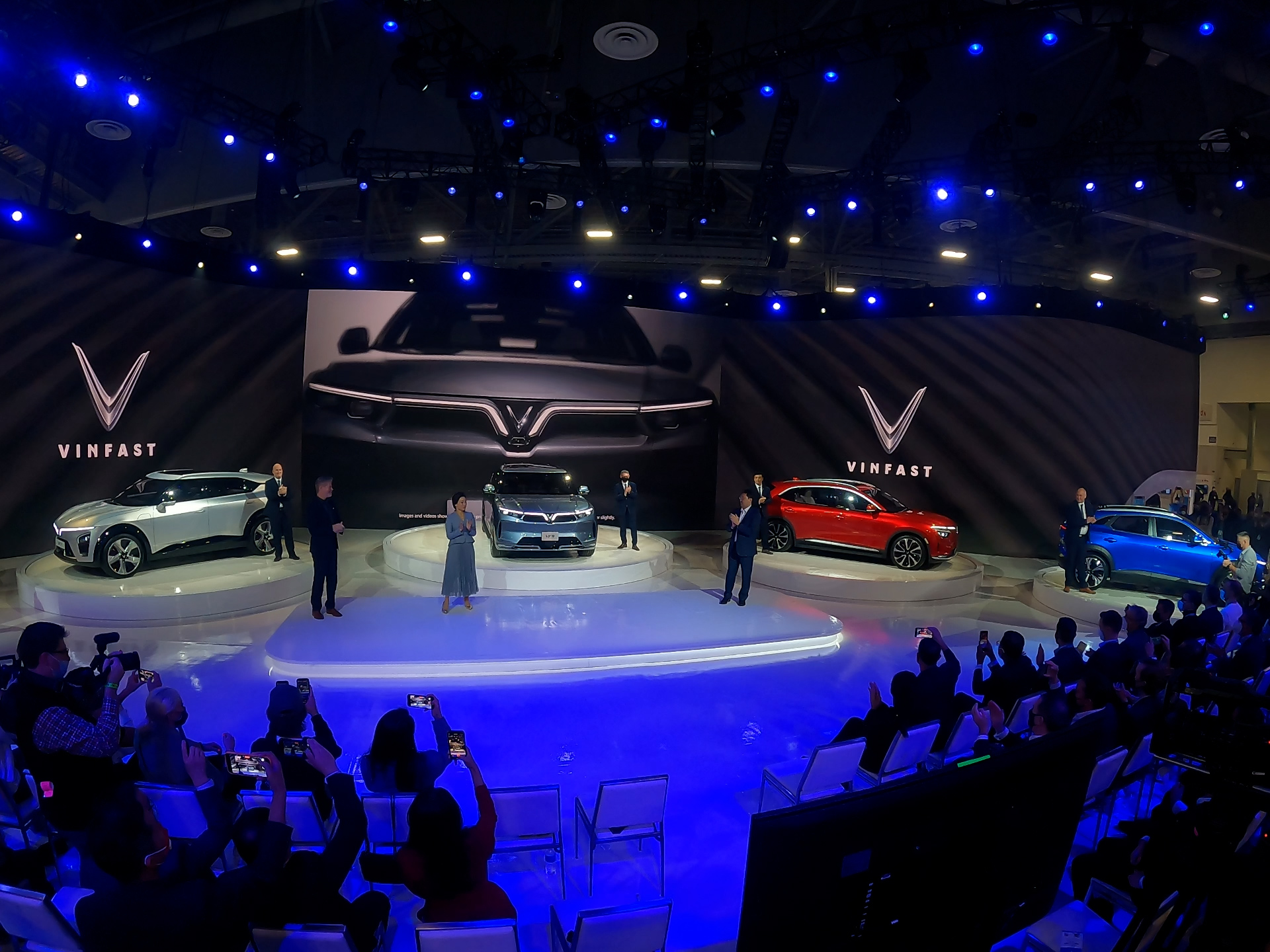 VinFast ra mắt cả 5 mẫu &ocirc;t&ocirc; điện tại triển l&atilde;m CES 2022 ở Mỹ - Ảnh 5.