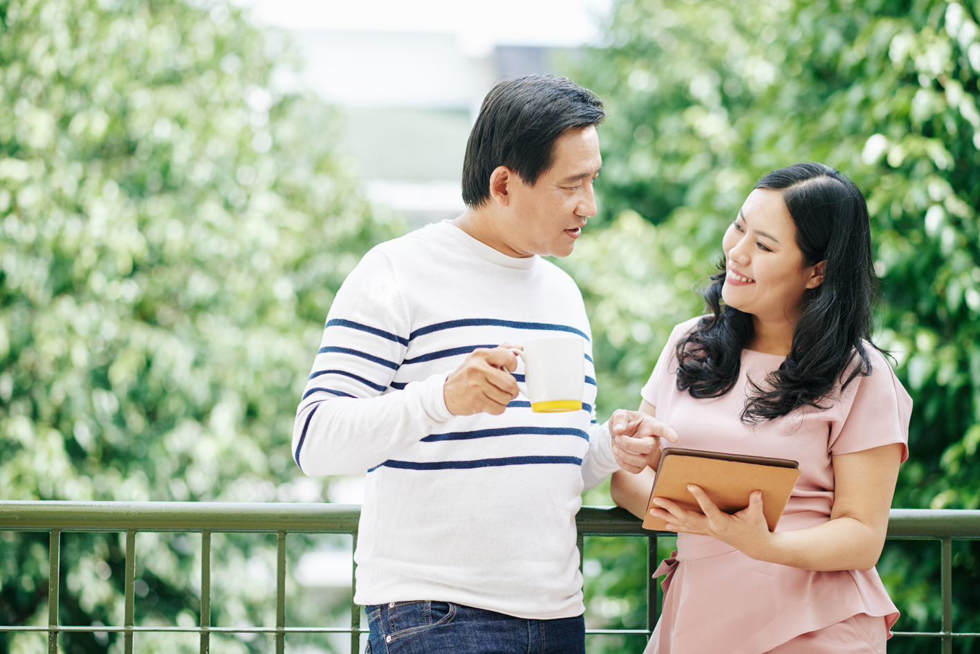 Chồng lâu lâu mới về - Ảnh 1.