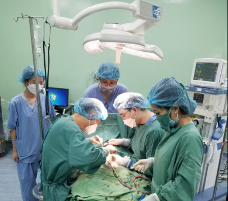 Nuốt 25 viên bi nam châm đồ chơi, bé trai hơn 3 tuổi bị thủng ruột