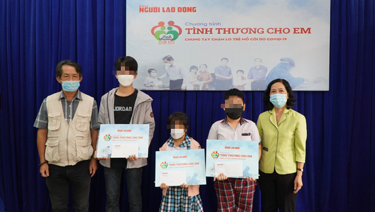 "Tình thương cho em" hỗ trợ 5 trẻ mồ côi vì Covid-19 ở Nhà Bè