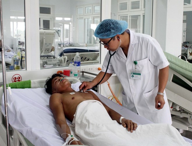 Nhậu rượu đế ngoài chòi, 2 người chết, 3 người nhập viện