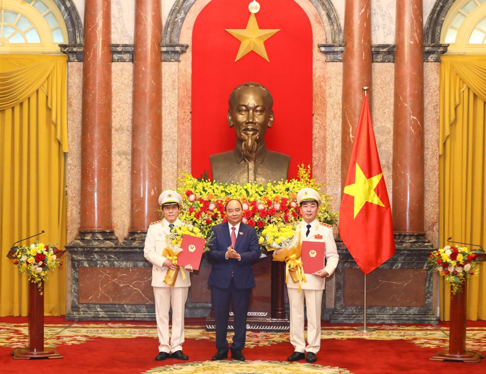 Hai Thứ trưởng Công an được thăng hàm Thượng tướng - Ảnh 1.