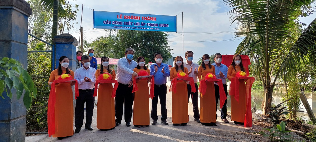 Agribank Cần Thơ II tài trợ xây dựng cầu Kênh thủy lợi - Ảnh 2.