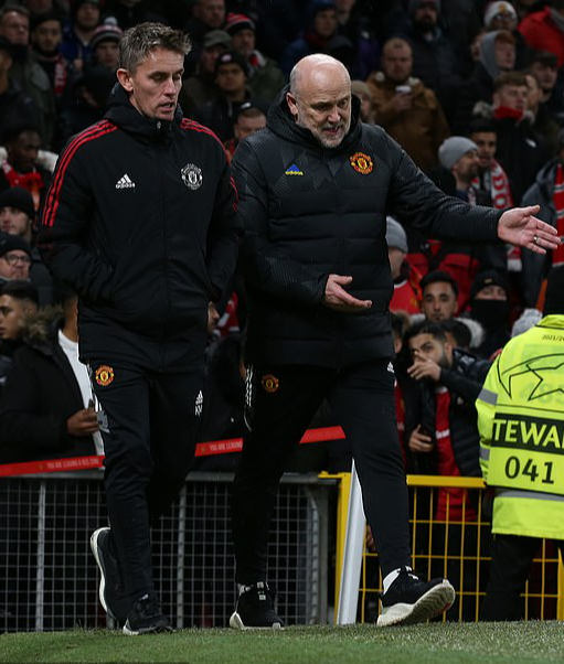 Ph&oacute; tướng Mike Phelan ra tay dẹp loạn 17 sứ qu&acirc;n tại Man United - Ảnh 3.