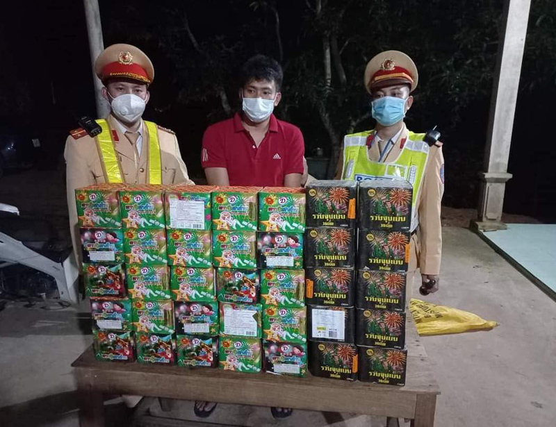 Hàng loạt vụ vận chuyển, buôn bán pháo hoa trái phép