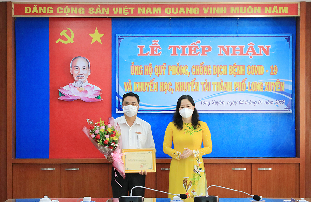 Agribank An Giang hỗ trợ kinh phí phòng, chống dịch Covid-19