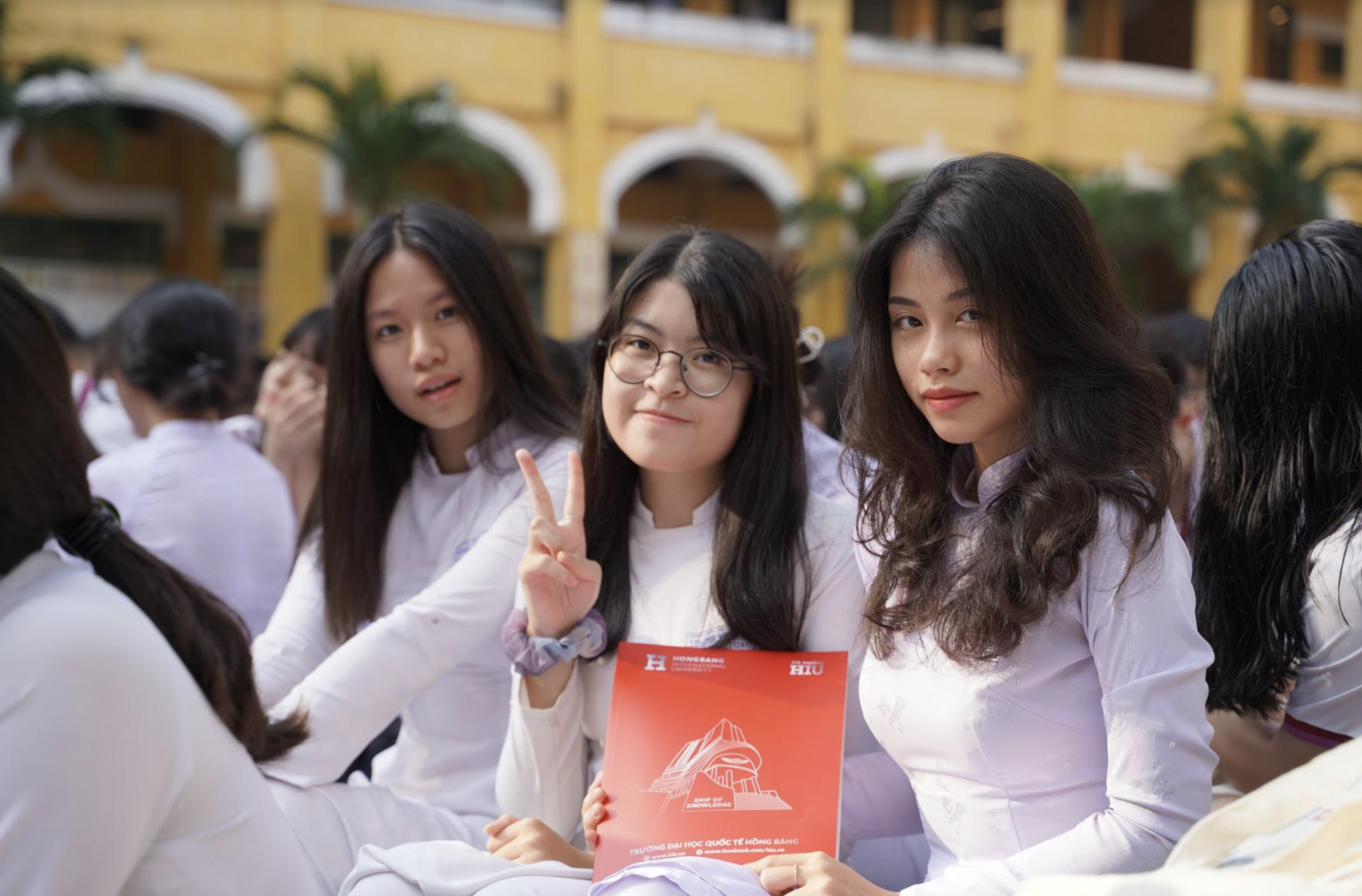 HIU cấp nhiều học bổng cho sinh viên ngành y, kinh tế, văn hóa nghệ thuật