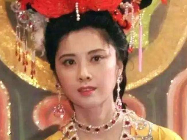 Cận cảnh những &ldquo;mỹ nh&acirc;n kh&ocirc;ng tuổi&rdquo; của showbiz Trung Quốc - Ảnh 4.