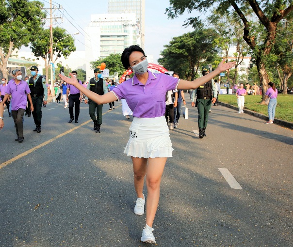 Chương trình Đi bộ Từ thiện Lawrence S. Ting lần 17 - 2022: Thêm 3,4 tỉ đồng ủng hộ người nghèo - Ảnh 3.