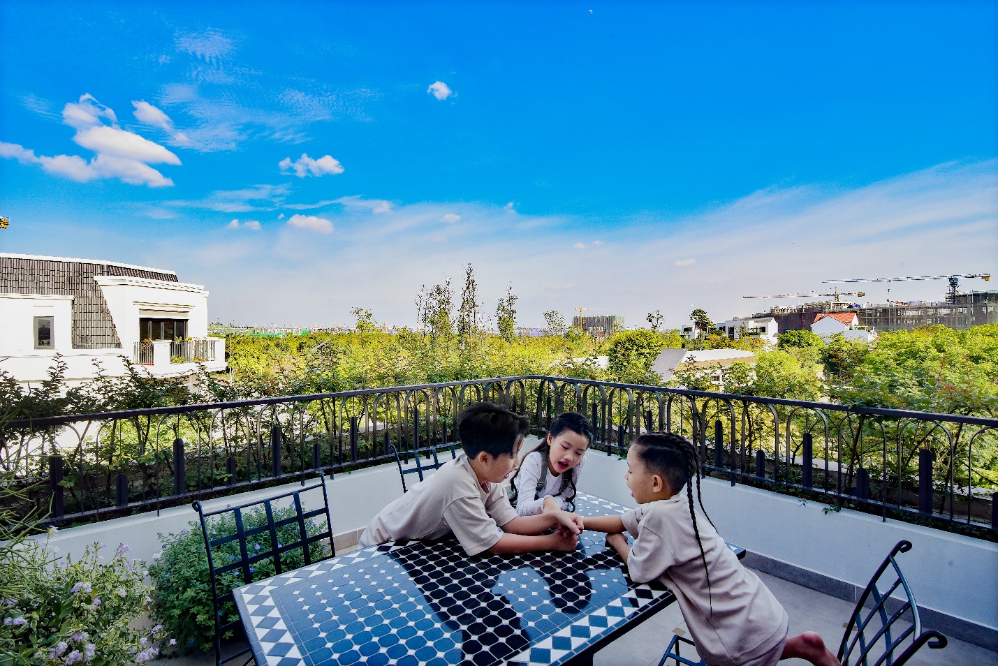 Gia đình Ốc Thanh Vân khám phá không gian sống tại Aqua City - Ảnh 9. Gia đình Ốc Thanh Vân khám phá không gian sống tại Aqua City - Ảnh 9.