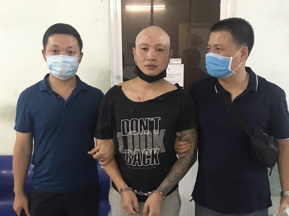 Nổ súng, phá cửa ôtô bắt giữ kẻ giết người trốn truy nã 11 năm