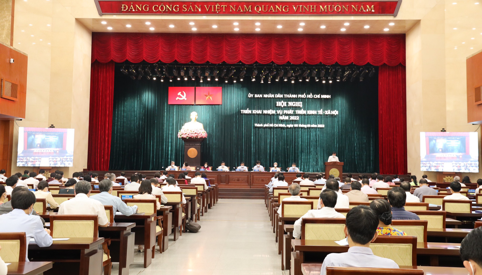 Hai điều kiện để TP HCM vực dậy nền kinh tế từ tăng trưởng &acirc;m - Ảnh 2.