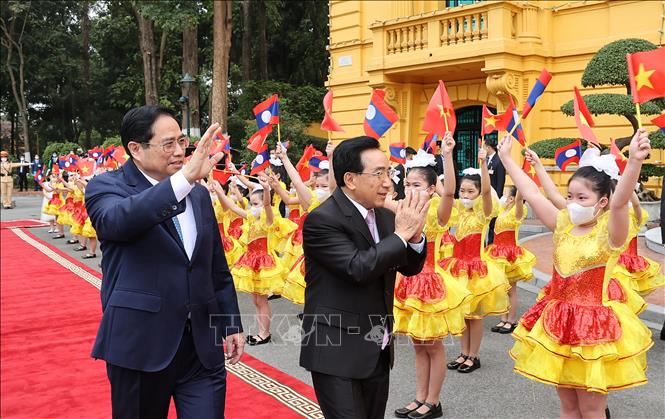 Thủ tướng Phạm Minh Ch&iacute;nh đ&oacute;n Thủ tướng L&agrave;o thăm ch&iacute;nh thức Việt Nam - Ảnh 3.