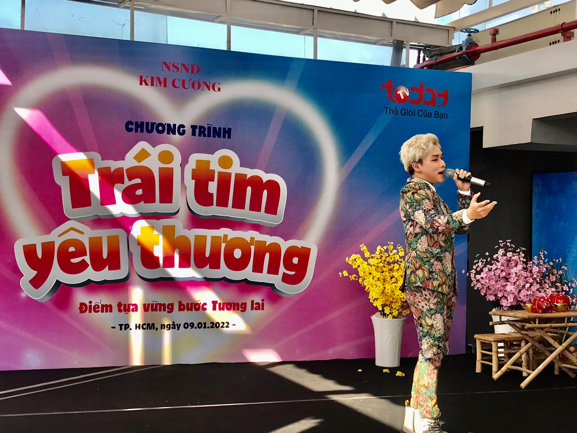 NSND Kim Cương trao 80 học bổng cho trẻ mồ c&ocirc;i v&igrave; Covid-19 - Ảnh 6.