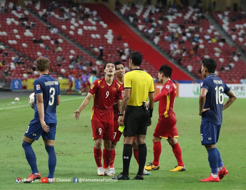 Hậu AFF Cup - Nhà vô địch tổn thương: Thất bại được báo trước