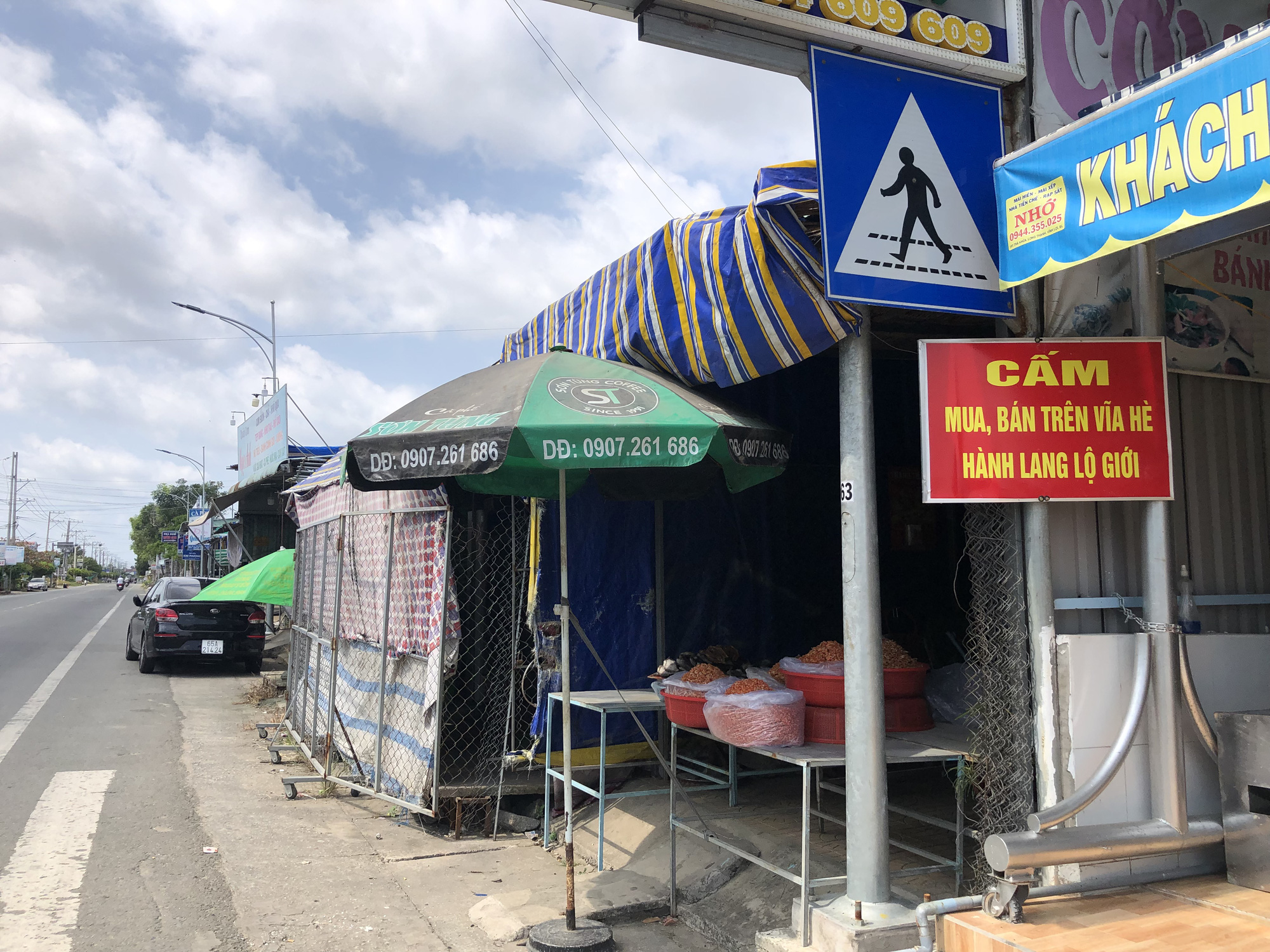 Giải tỏa những hộ lấn chiếm, trả lại sự trang nghi&ecirc;m cho Nh&agrave; thờ Tắc Sậy - Ảnh 3.