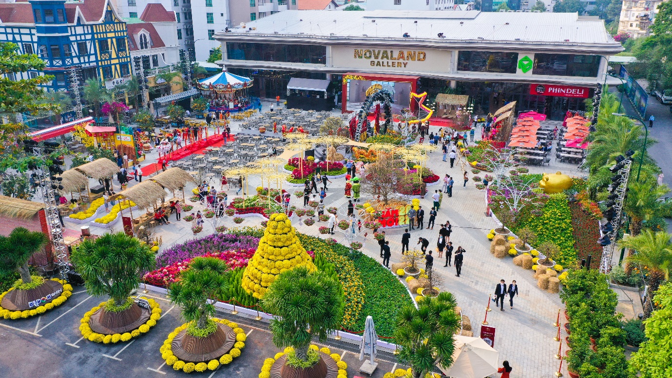 Hội Hoa Xu&acirc;n Tết 2022 chủ đề &ldquo;G&Oacute;I TINH HOA - TRAO MAY MẮN&rdquo; tại Novaland Gallery  - Ảnh 1.