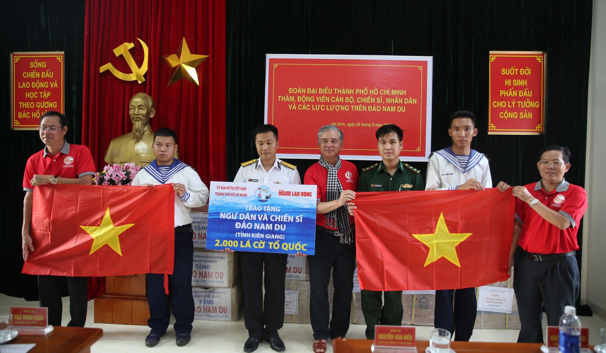 Nghĩa t&igrave;nh th&agrave;nh phố với đảo xa - Ảnh 2.