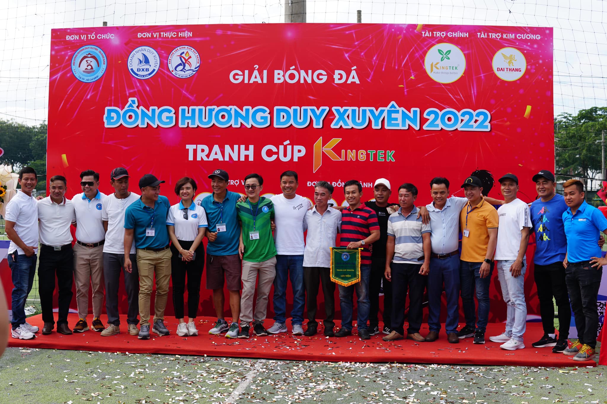 S&ocirc;i nổi Giải B&oacute;ng đ&aacute; đồng hương Duy Xuy&ecirc;n 2022 - Ảnh 3.