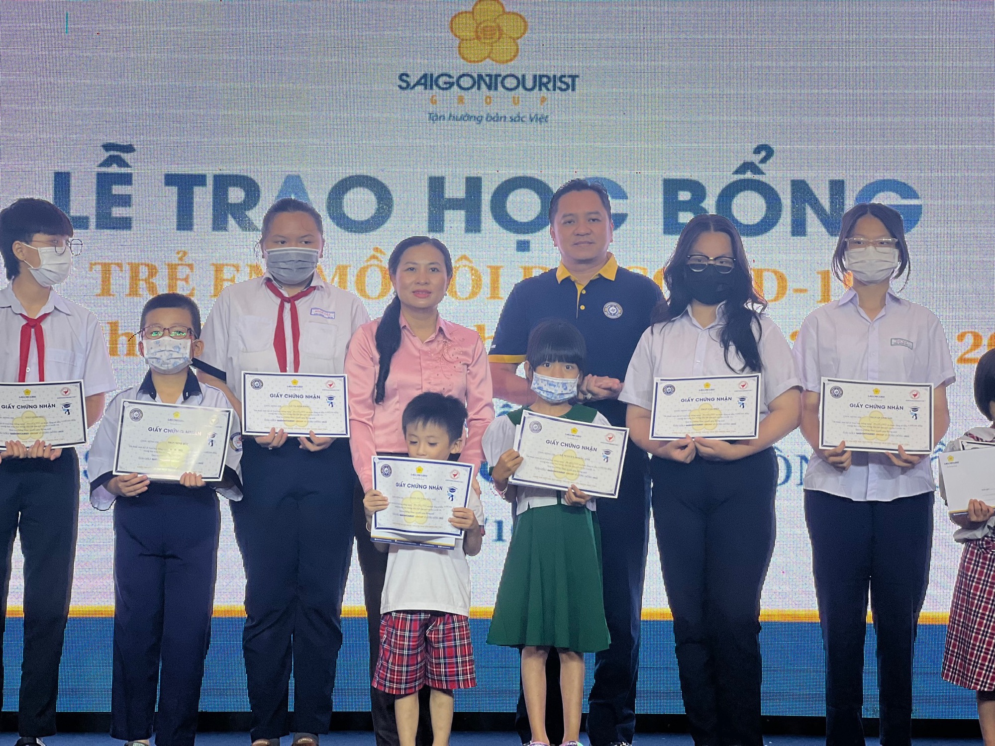 Học bổng Saigontourist Group vì cộng đồng tiếp sức học sinh nghèo, trẻ em mồ côi do COVID-19