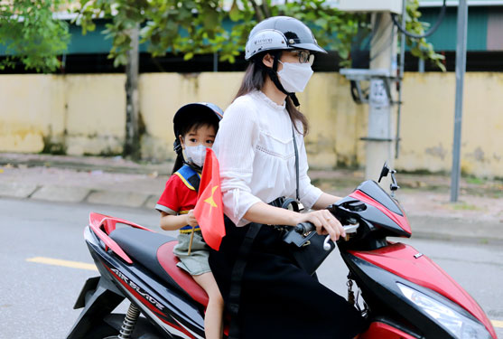 CUỘC THI ẢNH THIÊNG LIÊNG CỜ TỔ QUỐC: Màu cờ tôi yêu - Ảnh 7.