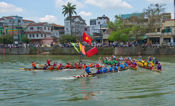 CUỘC THI ẢNH THIÊNG LIÊNG CỜ TỔ QUỐC: Màu cờ tôi yêu - Ảnh 2.